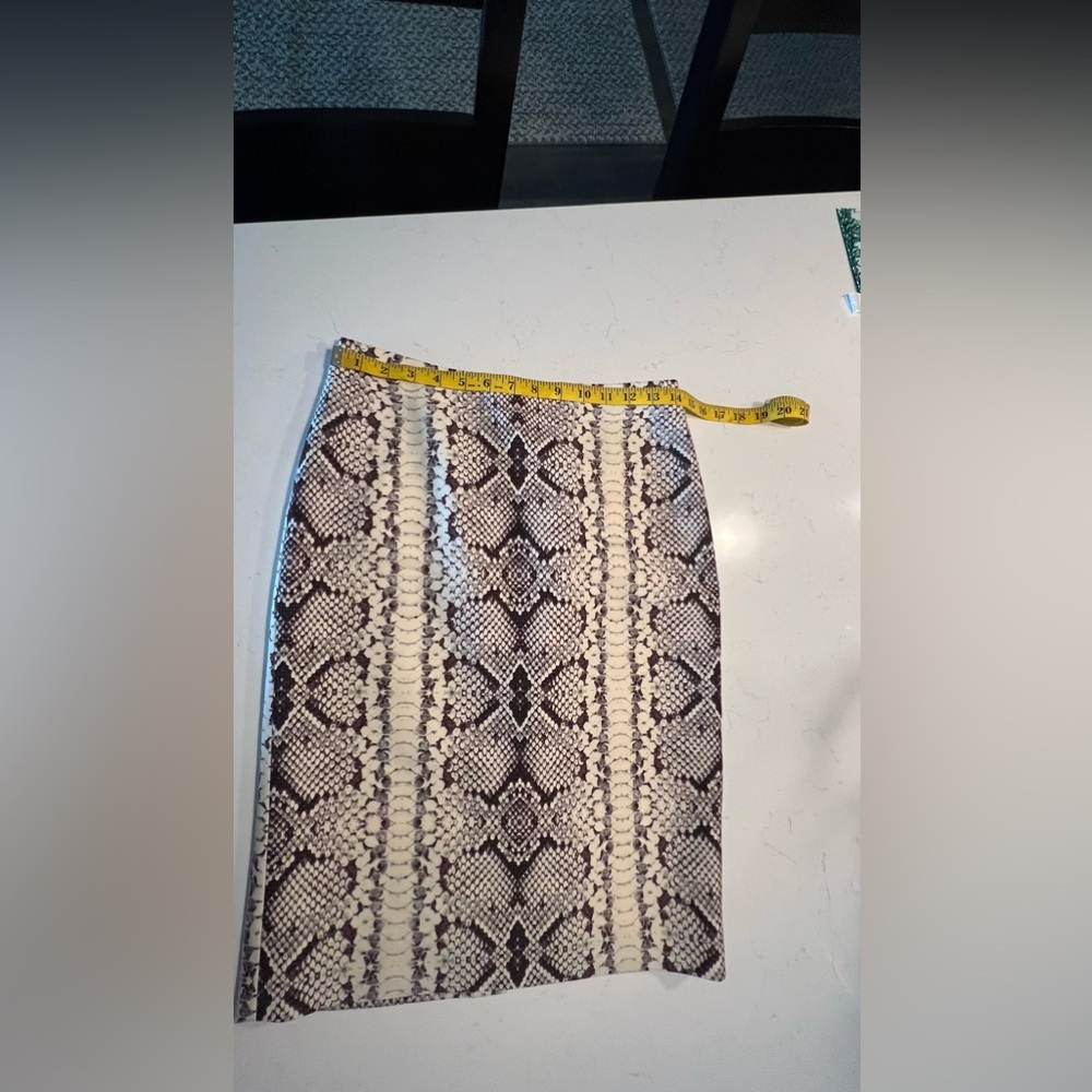 J. Crew No. 2 Pencil Wool Silk Skirt Women's 2 Ivory/Black Snake Print size 2 - Picture 3 of 11